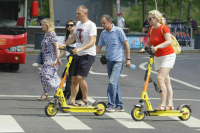 Самокатчикам подготовили штрафы за создание помех пешеходам