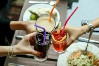 Для ограничения продажи алкоголя в кафе понадобятся основания