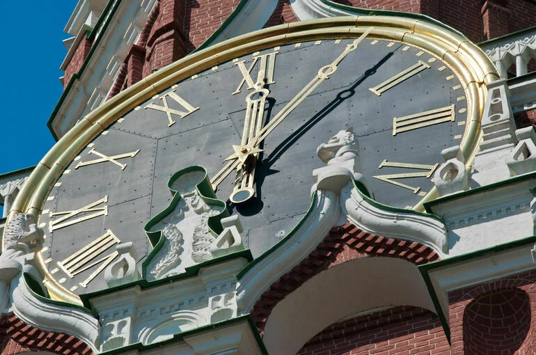 Сколько часовых поясов нужно для счастья россиян