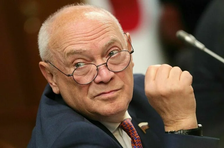 Академик рассказал, почему прививаться от коронавируса не обязательно