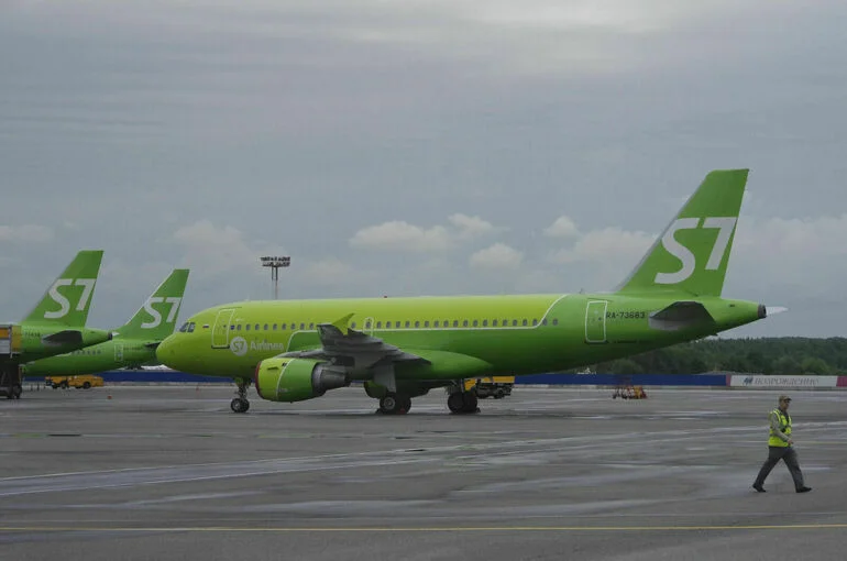 Глава Росавиации обсудил с S7 нарушение в работе двигателей Boeing 737-800