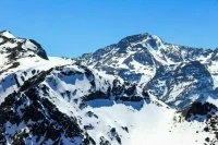 В Сочи из-за непогоды закрыты зимние пляжи и часть горнолыжных трасс