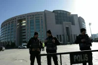 В Стамбуле задержали 34 человека после стрельбы у здания суда