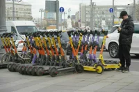 Контролировать электросамокатчиков предложили регионам