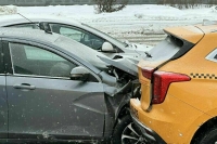 При столкновении 40 автомобилей в Подмосковье погибли два человека