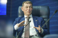 Топилин призвал усилить контроль за оборотом этанола в России