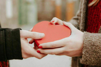 Праздник любви или банальная коммерция