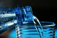 Во Владикавказе в новой бутылке с минеральной водой оказался уксус