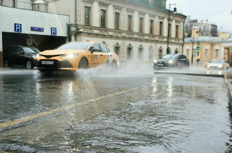 Синоптики прогнозируют лужи в Москве в День защитника Отечества