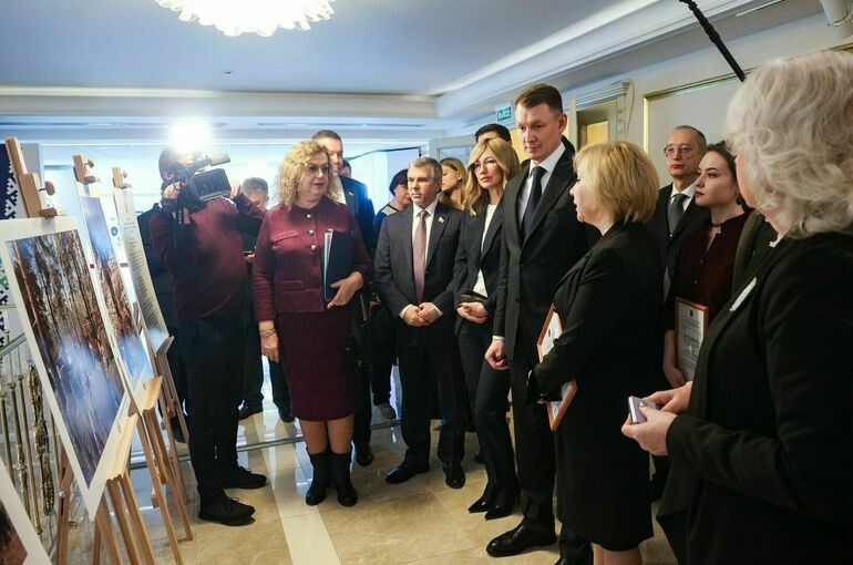 В Совете Федерации открылась фотовыставка «Концертная бригада МГИК. Бойцам СВО»