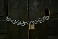 КИВИ банк закрыл офисы в Москве, Санкт-Петербурге и Казани