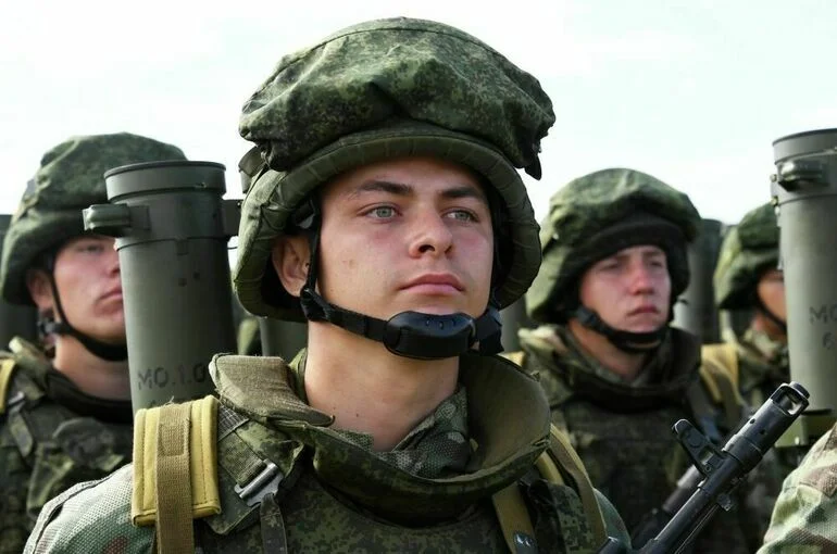Добровольцев СВО застрахуют наравне с военными