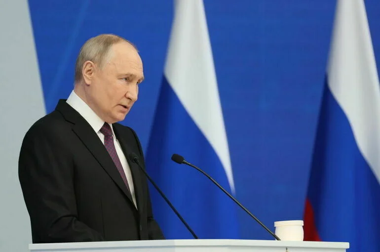 Владимир Путин заявил, что русофобия ослепляет Запад, лишает его разума