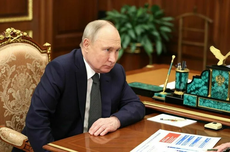 Президент призвал власти всех уровней не забывать об угрозах стране
