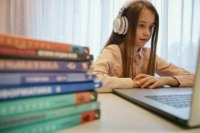 Учеников 15 марта переведут на удаленку и отправят в музеи 