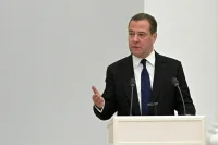 Медведев предложил популяризировать артистов, которые едут на СВО
