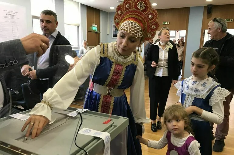 За рубежом за Президента России проголосовали почти 250 тысяч человек