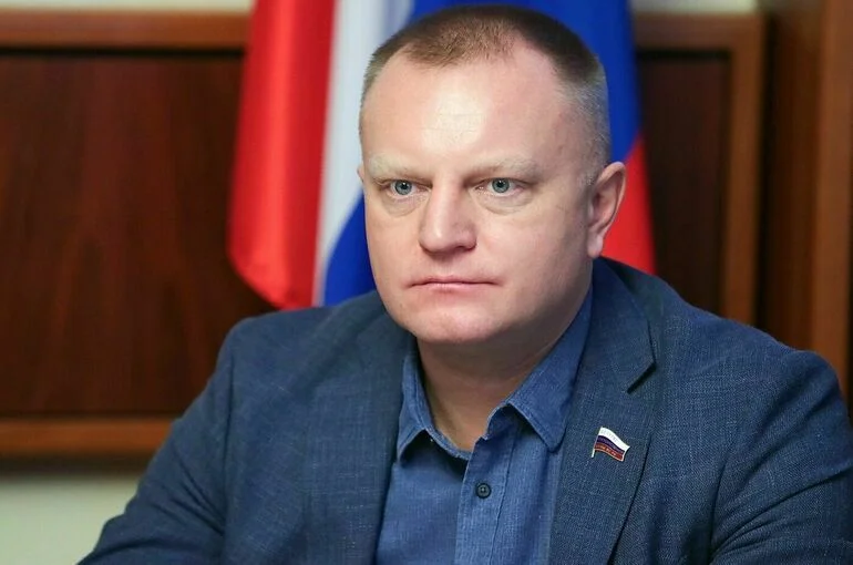 Сухарев предложил проработать механизм «амнистии» для вернувшихся артистов