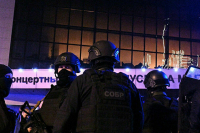 Пожарные вывели из подвала «Крокус Сити Холла» порядка 100 человек