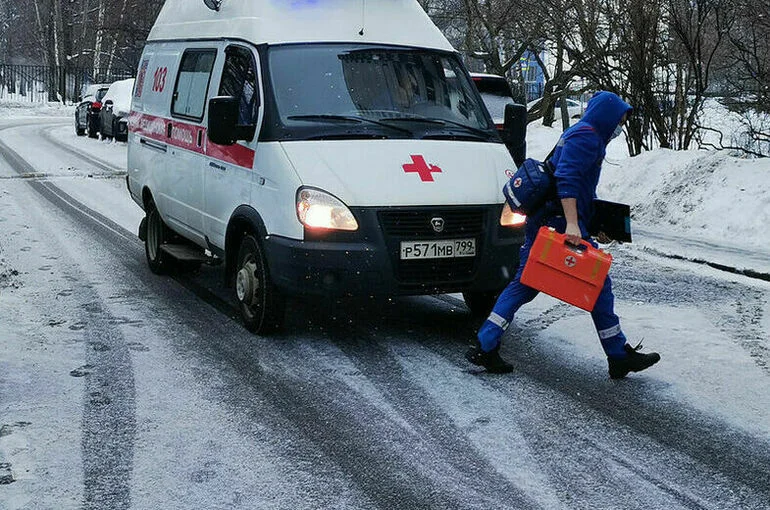 В Югре в ДТП легковушки и микроавтобуса погибли три человека