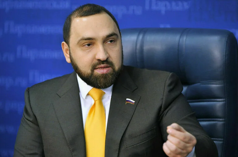 Хамзаев: Проблема нехватки кадров в школах требует оперативных решений