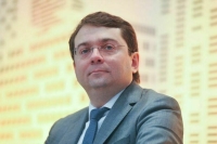 Губернатора Мурманской области Чибиса ударили ножом после встречи с жителями