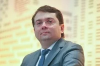 Губернатора Мурманской области Чибиса ударили ножом после встречи с жителями