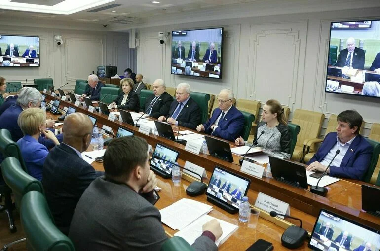 В Совфеде работают над поправками, связанными с защитой духовных ценностей
