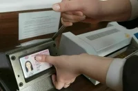 В некоторых регионах России временно приостановили выдачу водительских прав