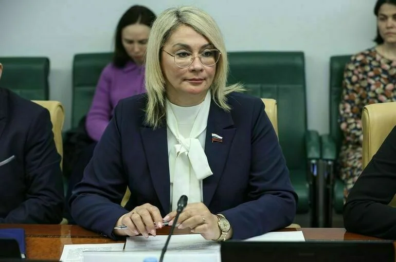Сенатор Косихина выступила за создание профессии няни 