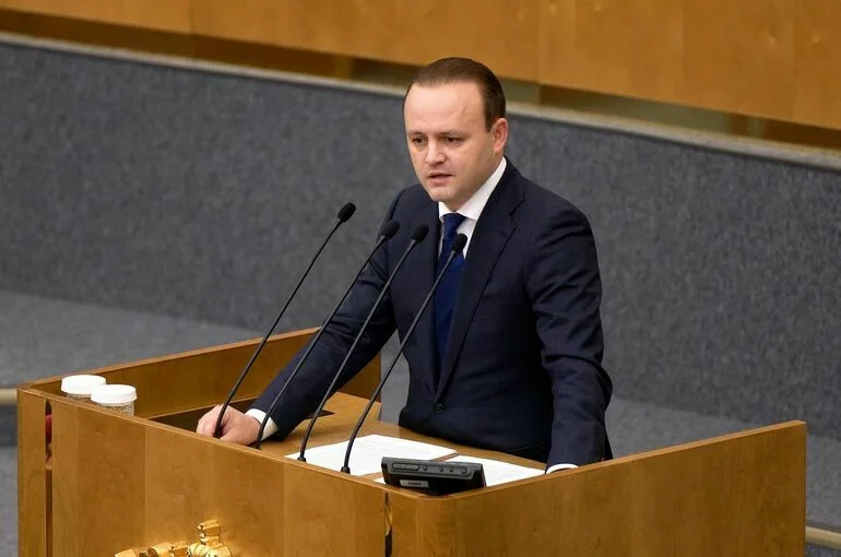 Даванков предложил разрешить должникам оплачивать штрафы в аэропорту при вылете