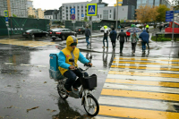 Компенсации курьерам за работу на личном авто и мотоцикле увеличили вдвое