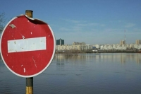 Уровень реки Урал в Оренбурге вырос, вода подошла к многоквартирным домам