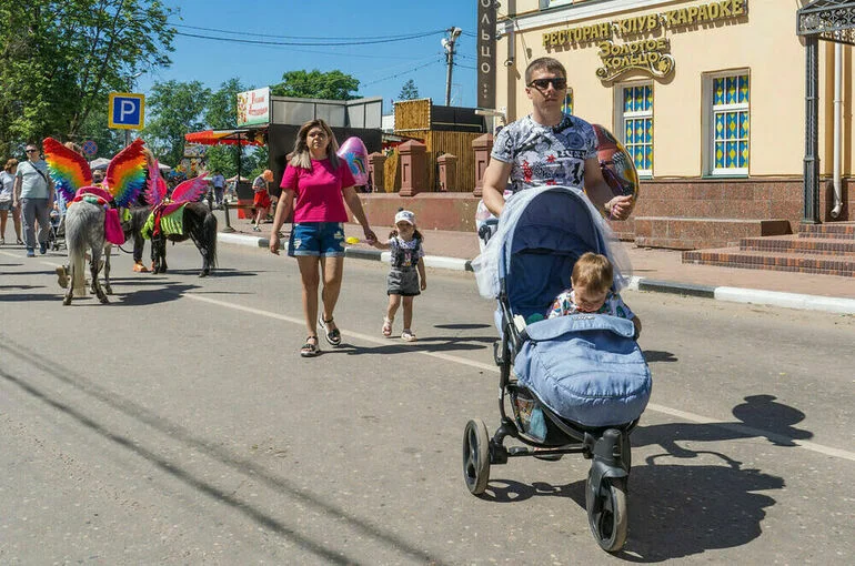 Пособия по уходу за детьми до полутора лет с этого года платят по-новому