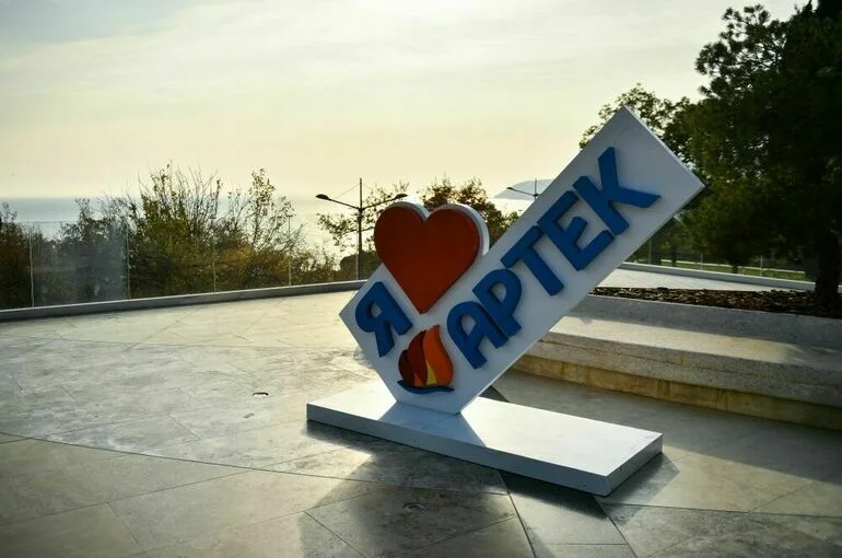 В Крыму отмечают 80-летие освобождения «Артека» от фашистов