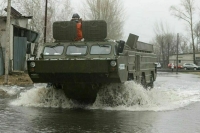 Курганцы попросили власти дать им БТР, чтобы ездить на работу