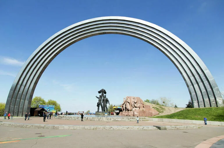 Минкульт Украины рекомендовал снести Арку Дружбы в Киеве