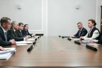 Володин и Цивилева обсудили возможность выдачи инвалидам СВО машин с ручным управлением