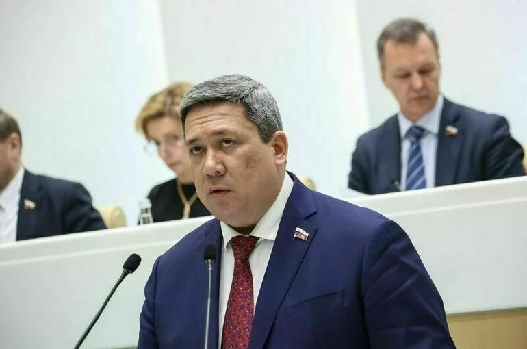 Сенатор Полетаев заявил об усилении давления на живущих за рубежом россиян 