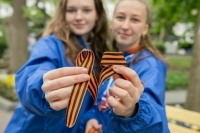 Привязывать к сумке и автомобилю: что лучше не делать с георгиевской лентой