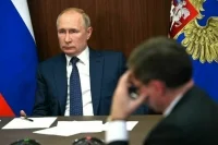 Путин пообещал обсудить нынешний запрет на госслужбу из-за судимых родителей