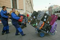 Миллионы гастарбайтеров и тысячи студентов: кто и зачем едет в Россию