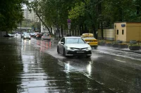 Москвичей предупредили о ливне и сильном ветре в ближайшие часы