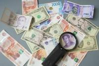 Обязательную продажу валютной выручки экспортеров продлили на год