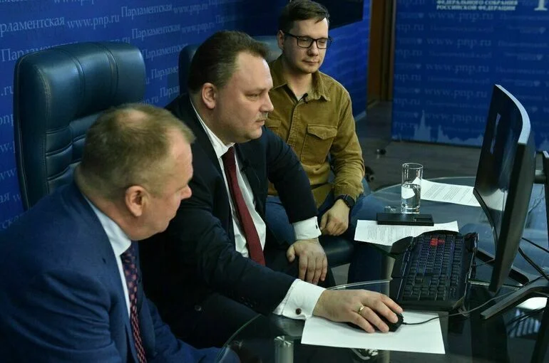 Как депутаты Госдумы со средневековыми разбойниками бились