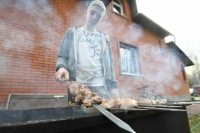 Депутат Хамзаев выступил против продажи алкоголя во время майских праздников