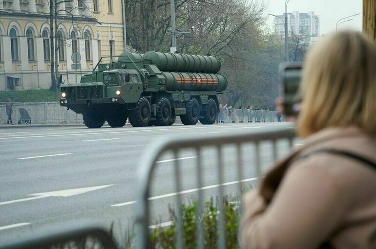 Министр обороны Турции пообещал не передавать Украине С-400