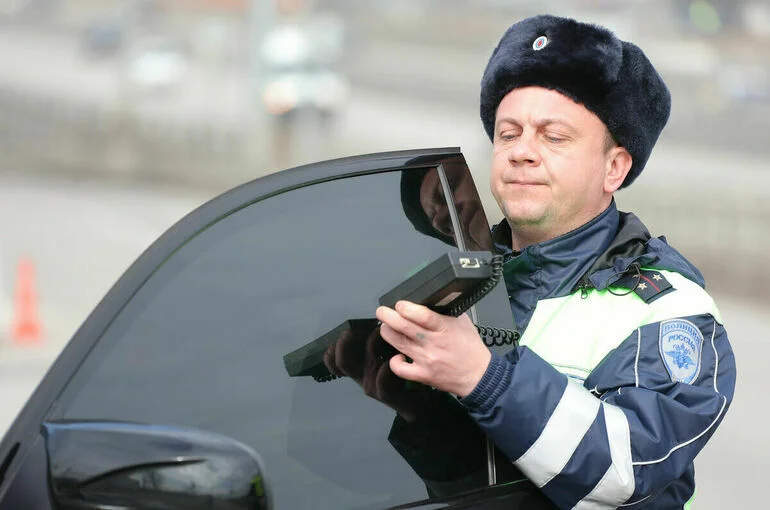 Автоэксперт счел небезопасной идею смягчить требования к тонировке машин