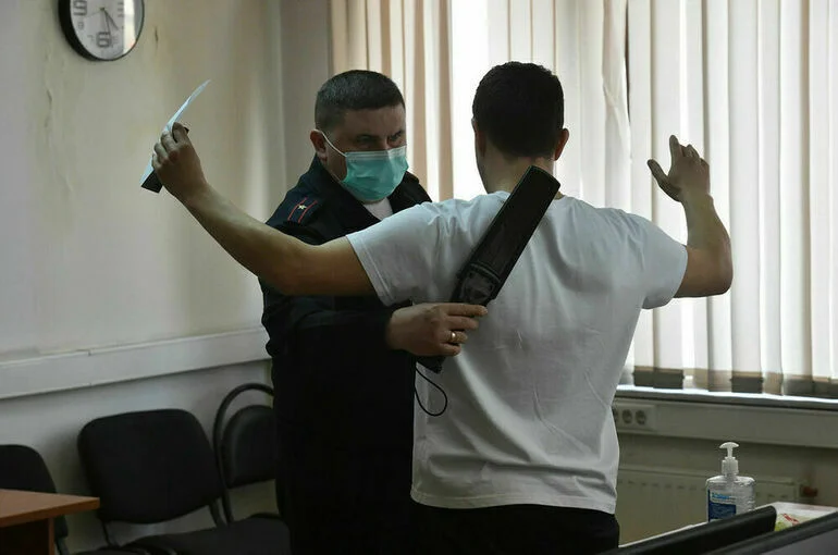 В Краснодаре пригрозили депортацией 59 мигрантам
