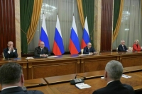 Путин поблагодарил кабмин за работу